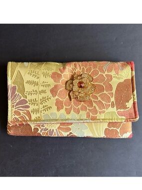 Vtg Sew Few-Handmade Gold clutch with beautiful floral 3D brooch.Magnet closure.